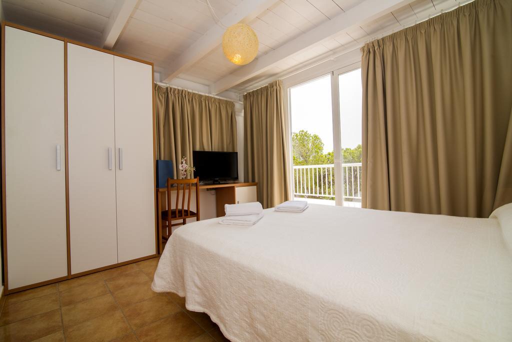 Hostal Cala Boix Es Cana Esterno foto