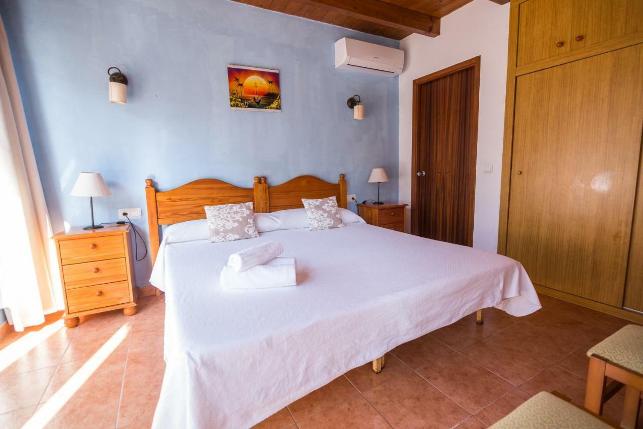 Hostal Cala Boix Es Cana Esterno foto