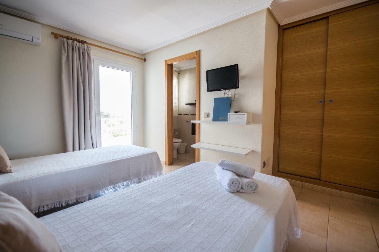 Hostal Cala Boix Es Cana Esterno foto